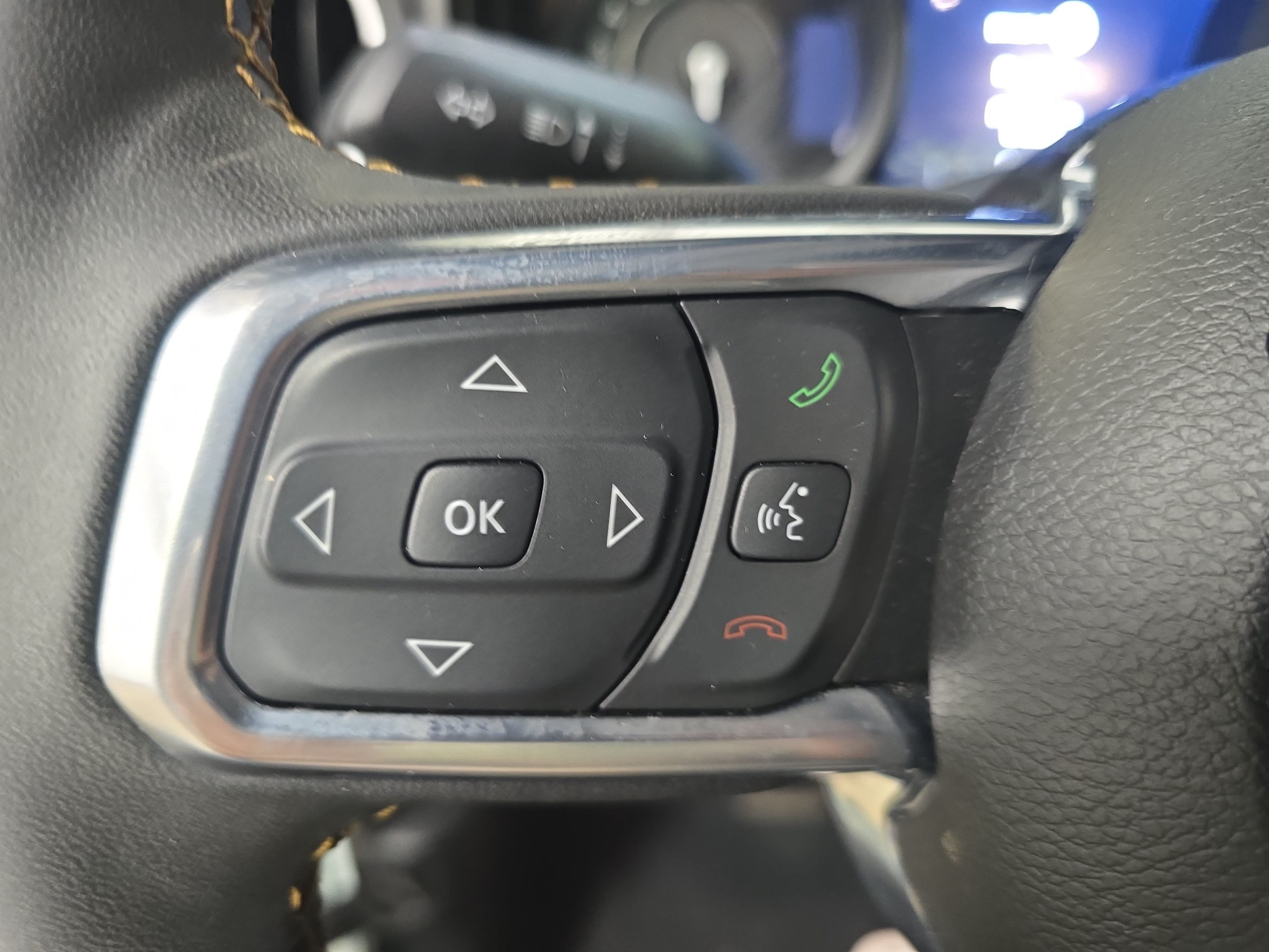 Used 2024 Jeep Wrangler Unlimited Sahara w/ Technology Group AWD/4WD image 14