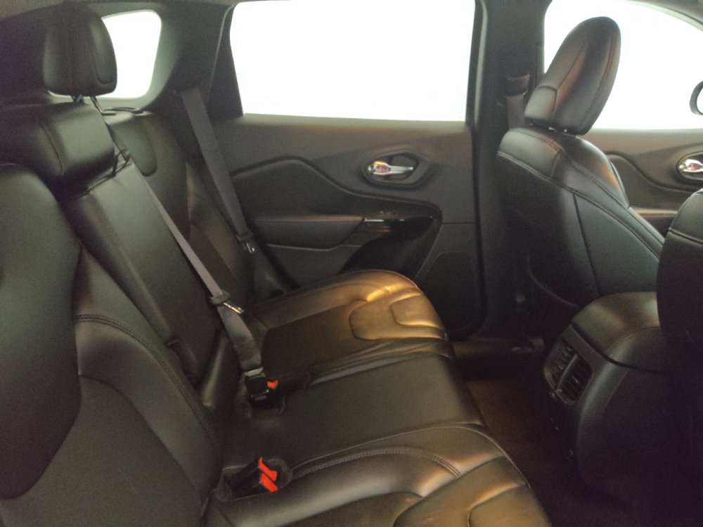 Used 2020 Jeep Cherokee Latitude Plus AWD/4WD image 19