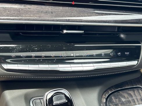 Certified 2021 Cadillac Escalade Premium Luxury image 24