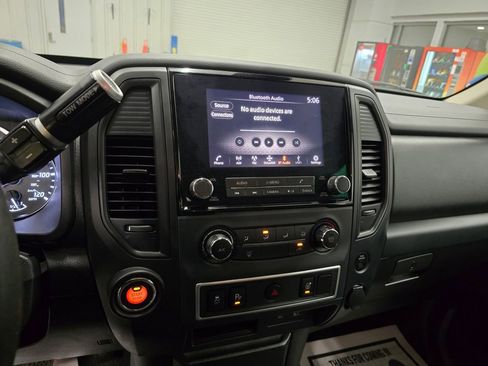 Used 2022 Nissan Titan S image 23