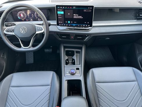 New 2026 Volkswagen Tiguan SE FWD image 11