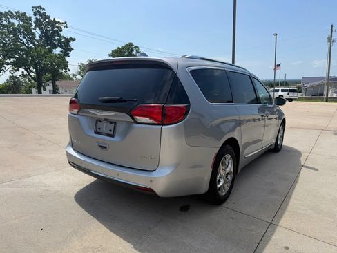 Used 2018 Chrysler Pacifica Limited FWD image 9