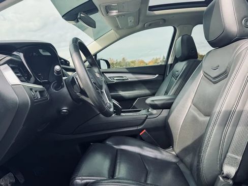 Used 2017 Cadillac XT5 Luxury w/ Driver Awareness Package image 8