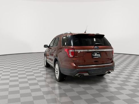 Used 2018 Ford Explorer XLT w/ Equipment Group 202A image 8