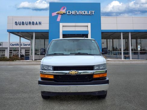 Used 2017 Chevrolet Express 3500 LT w/ LT Preferred Equipment Group RWD image 2