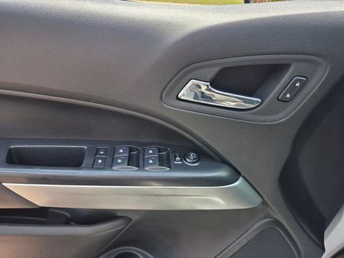 Used 2022 Chevrolet Colorado LT w/ LT Convenience Package AWD/4WD image 16