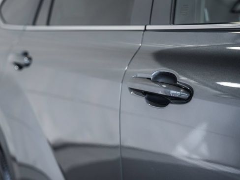 Used 2025 Toyota Highlander XLE AWD/4WD image 14