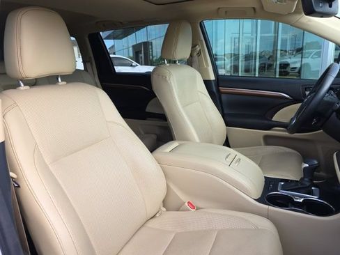 Used 2018 Toyota Highlander Limited FWD image 13