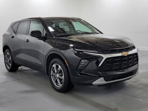 Used 2023 Chevrolet Blazer LT image 2