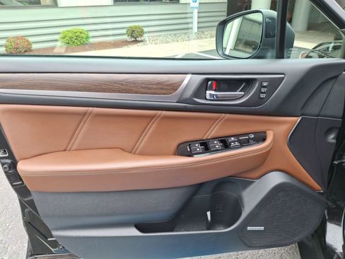 Used 2019 Subaru Outback 3.6R Touring w/ Popular Package #3A AWD/4WD image 18