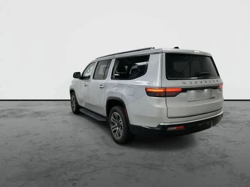 Used 2024 Jeep Wagoneer L Series II w/ Flexible Seating Group AWD/4WD image 2