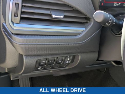 Used 2025 Subaru Forester Limited AWD/4WD image 30