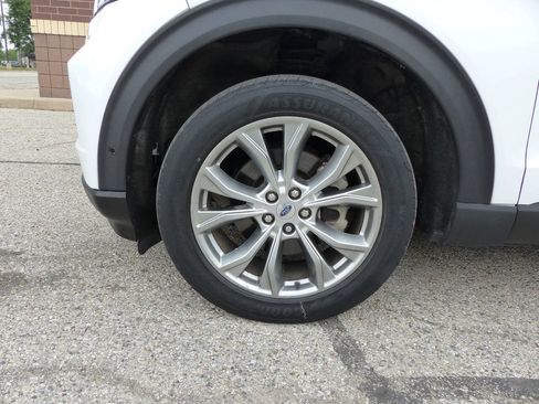 Used 2020 Ford Explorer XLT w/ Equipment Group 202A AWD/4WD image 15