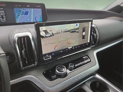 Used 2025 Ford Expedition Tremor AWD/4WD image 18