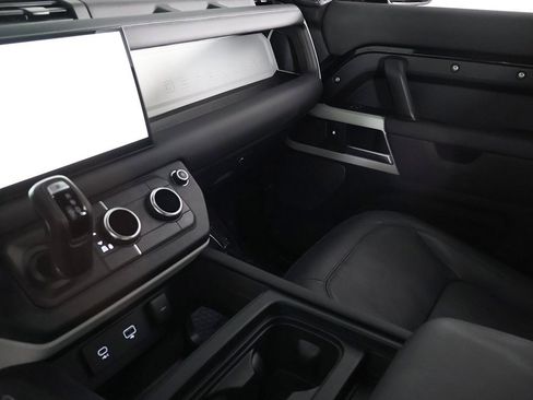 Used 2024 Land Rover Defender 110 SE image 50