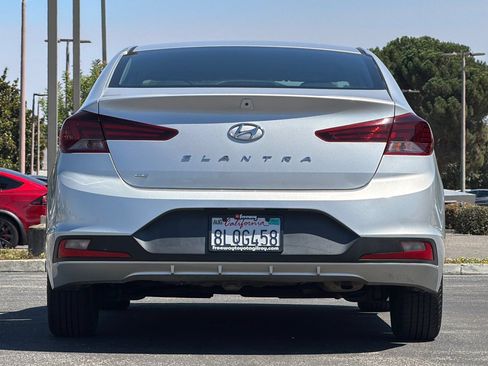 Used 2019 Hyundai Elantra SE w/ Cargo Package FWD image 5