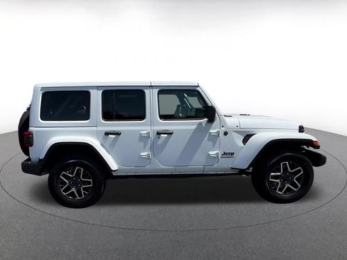 Used 2025 Jeep Wrangler Unlimited Sahara AWD/4WD image 15