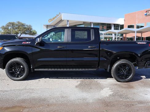 Used 2025 Chevrolet Silverado 1500 Custom Trail Boss image 2