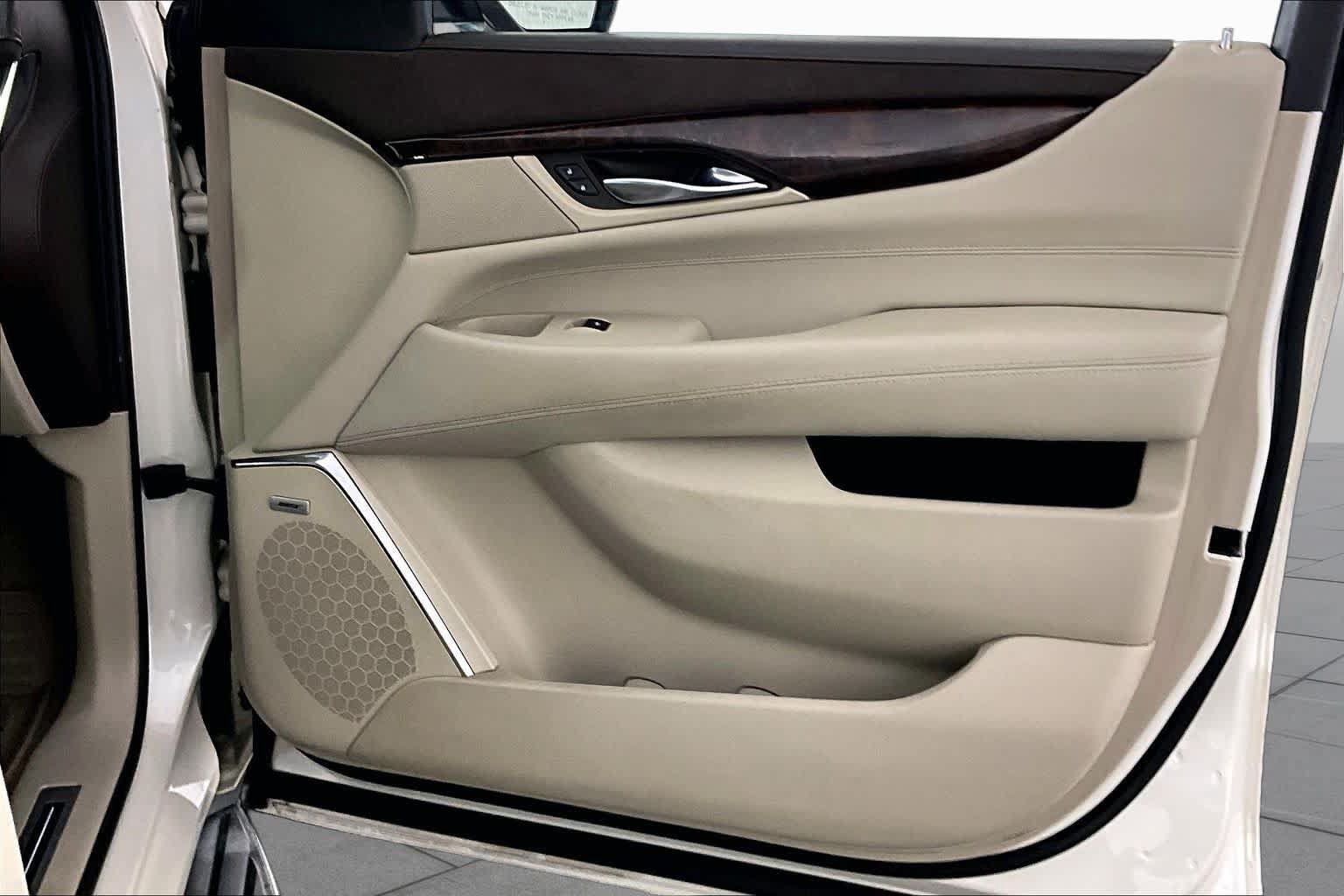 Used 2015 Cadillac Escalade ESV 2WD image 21