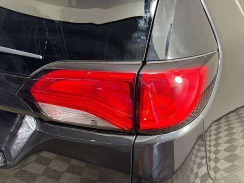 Used 2021 Chrysler Voyager L FWD image 32