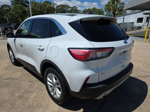 Used 2020 Ford Escape SE image 4