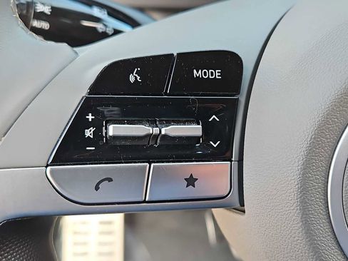 Certified 2025 Hyundai Elantra Sport image 23