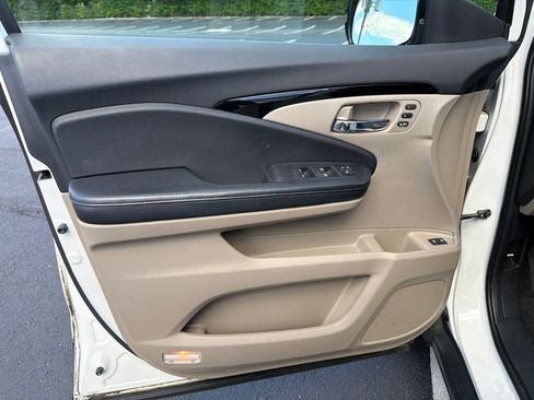 Used 2016 Honda Pilot Touring image 18