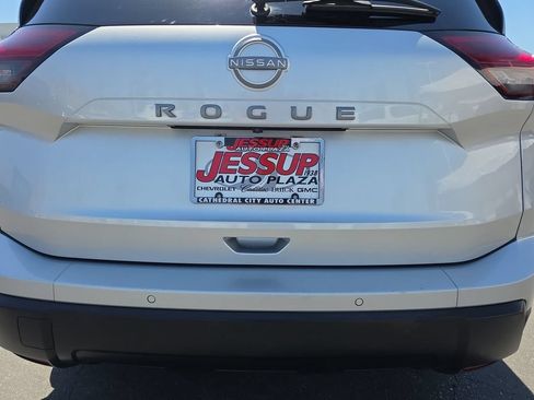 Used 2024 Nissan Rogue S FWD image 33