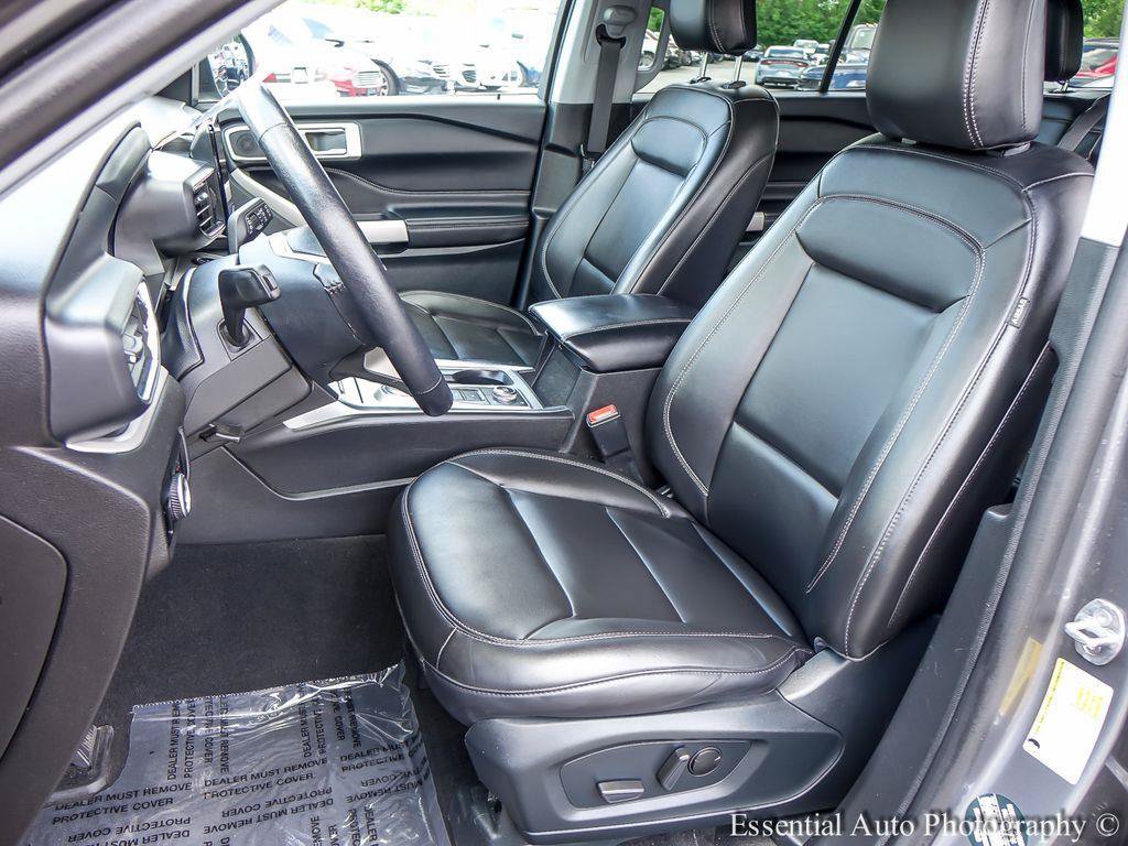 Used 2024 Ford Explorer XLT w/ Equipment Group 202A AWD/4WD image 9
