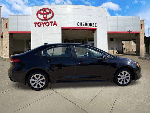 Used 2025 Toyota Corolla LE image 4