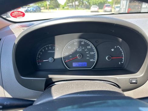 Used 2009 Hyundai Elantra GLS FWD image 12