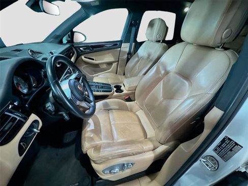 Used 2020 Porsche Macan S image 10