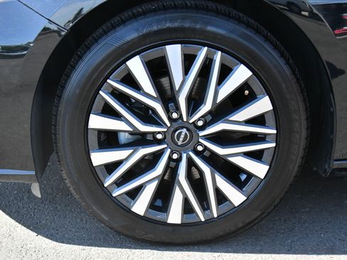 Used 2025 Nissan Altima 2.5 SV FWD image 12