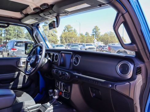 Used 2022 Jeep Wrangler Unlimited Rubicon 4xe AWD/4WD image 15