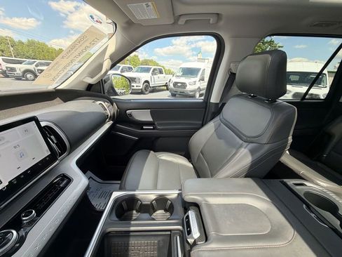 Used 2025 Ford Expedition Max Active AWD/4WD image 11