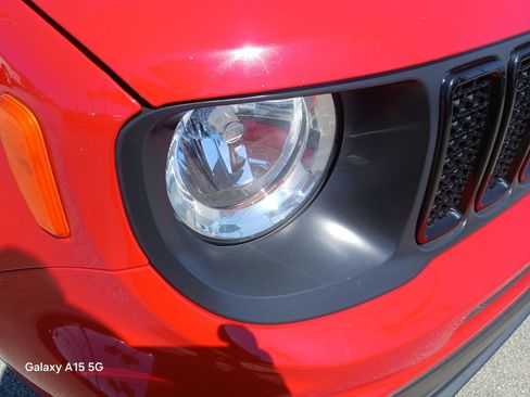 Used 2019 Jeep Renegade Latitude FWD image 18