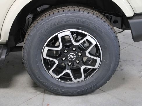 New 2025 Ford Bronco Outer Banks image 18