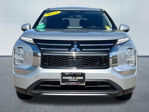 Used 2025 Mitsubishi Outlander ES AWD/4WD image 3