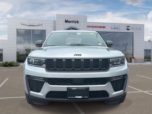 Used 2026 Jeep Grand Cherokee Limited w/ Limited Altitude Package AWD/4WD image 3