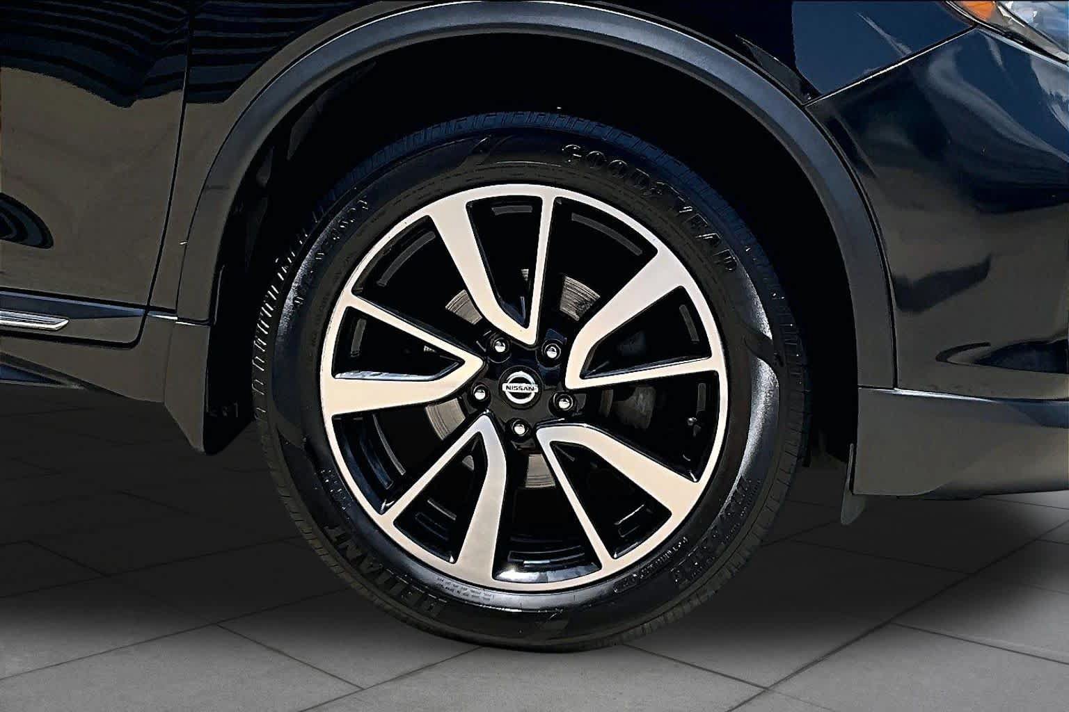 Used 2019 Nissan Rogue SL AWD/4WD image 11