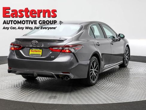 Used 2024 Toyota Camry SE image 5