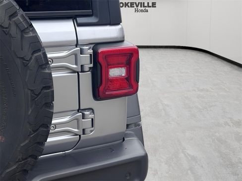 Used 2018 Jeep Wrangler Unlimited Rubicon image 4