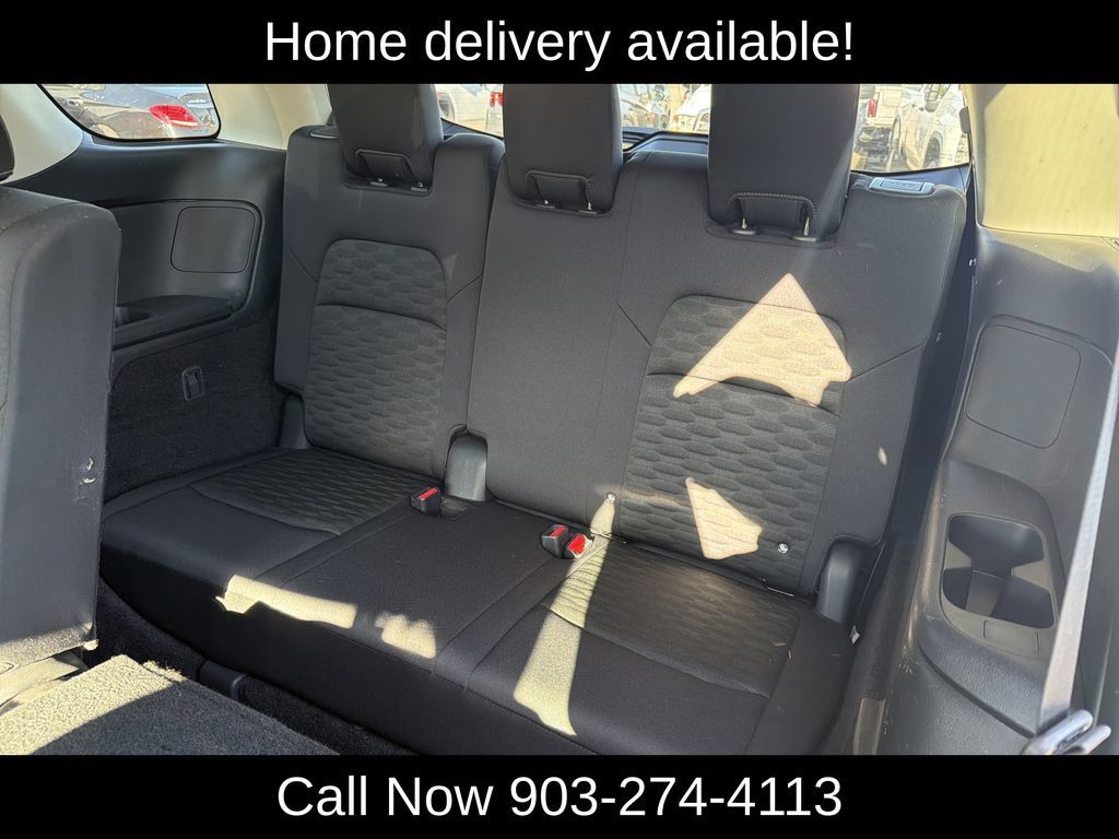 Used 2025 Nissan Pathfinder SV FWD image 12