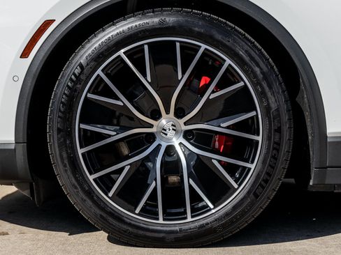 Certified 2025 Porsche Macan 4S Electric image 13