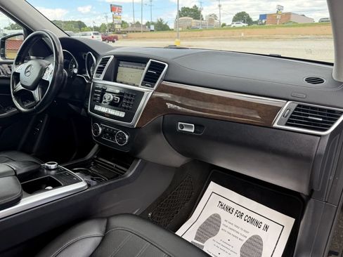Used 2015 Mercedes-Benz GL 450 4MATIC image 33
