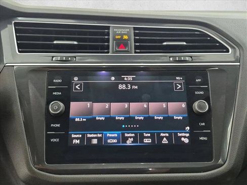 Used 2022 Volkswagen Tiguan SE FWD image 17