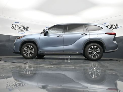 Used 2021 Toyota Highlander XLE FWD image 29