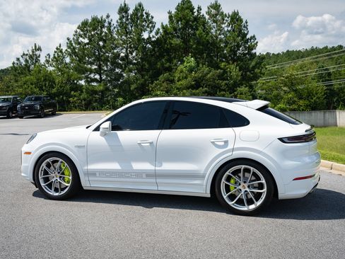 Used 2024 Porsche Cayenne S AWD/4WD image 17