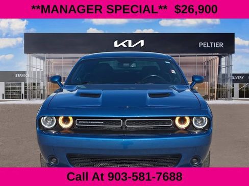Used 2023 Dodge Challenger SXT image 2