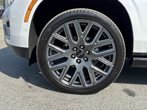 Used 2025 GMC Yukon Denali Ultimate w/ LPO, Floor Liner Package AWD/4WD image 13
